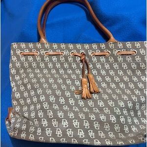 PRICE DROP!Dooney & Bourke Tassel Tote Handbag Signature Collection VTG 16"x 12"